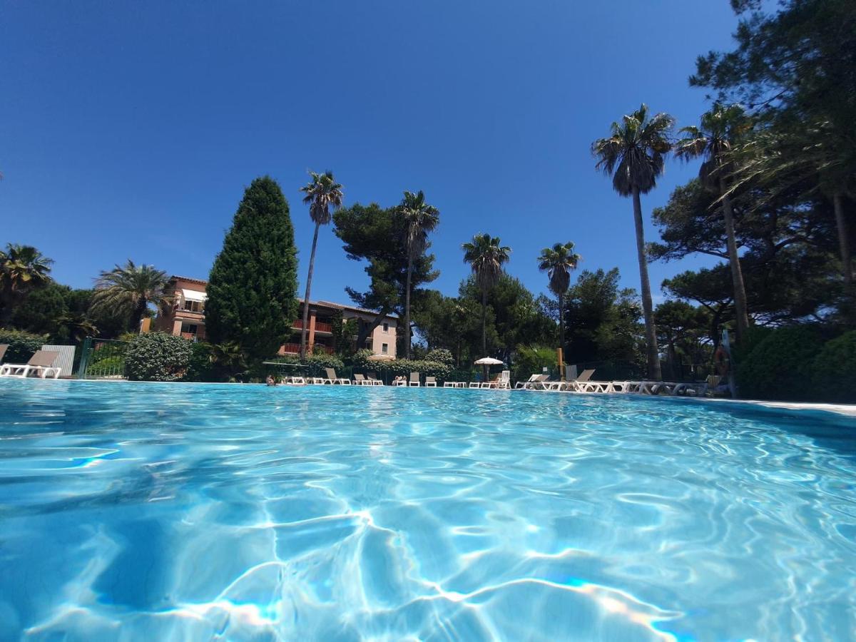 Appartement En Residence Privee, Face A La Mer Avec Acces Direct Plage Hyeres Exterior photo