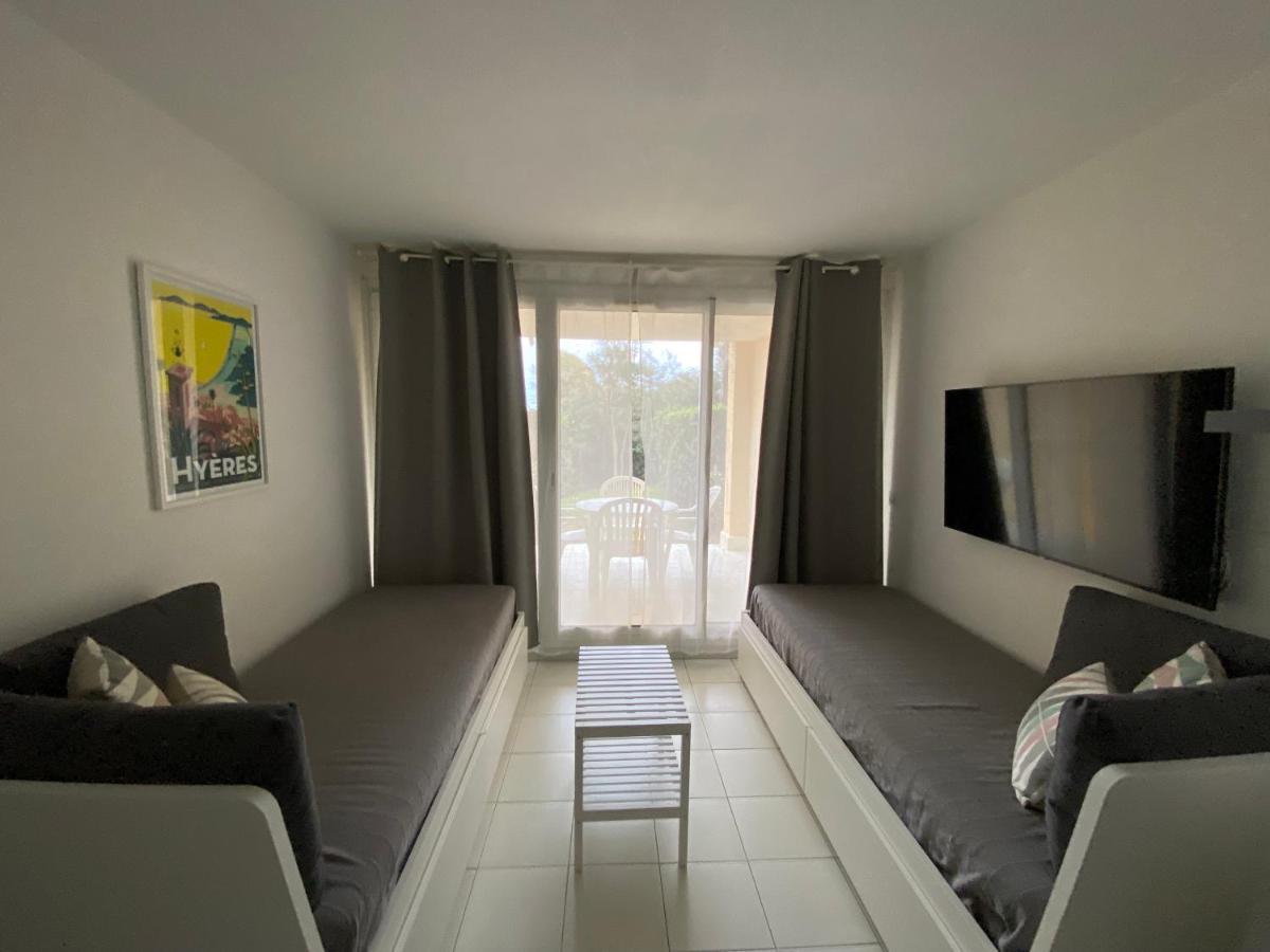 Appartement En Residence Privee, Face A La Mer Avec Acces Direct Plage Hyeres Exterior photo
